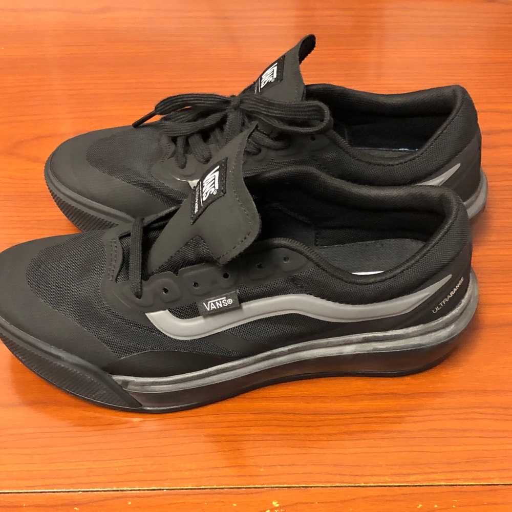 Unisex Vans UltraRange 2.0 Low-Top shoes Women’s Sz 8 Mens Sz 6.5